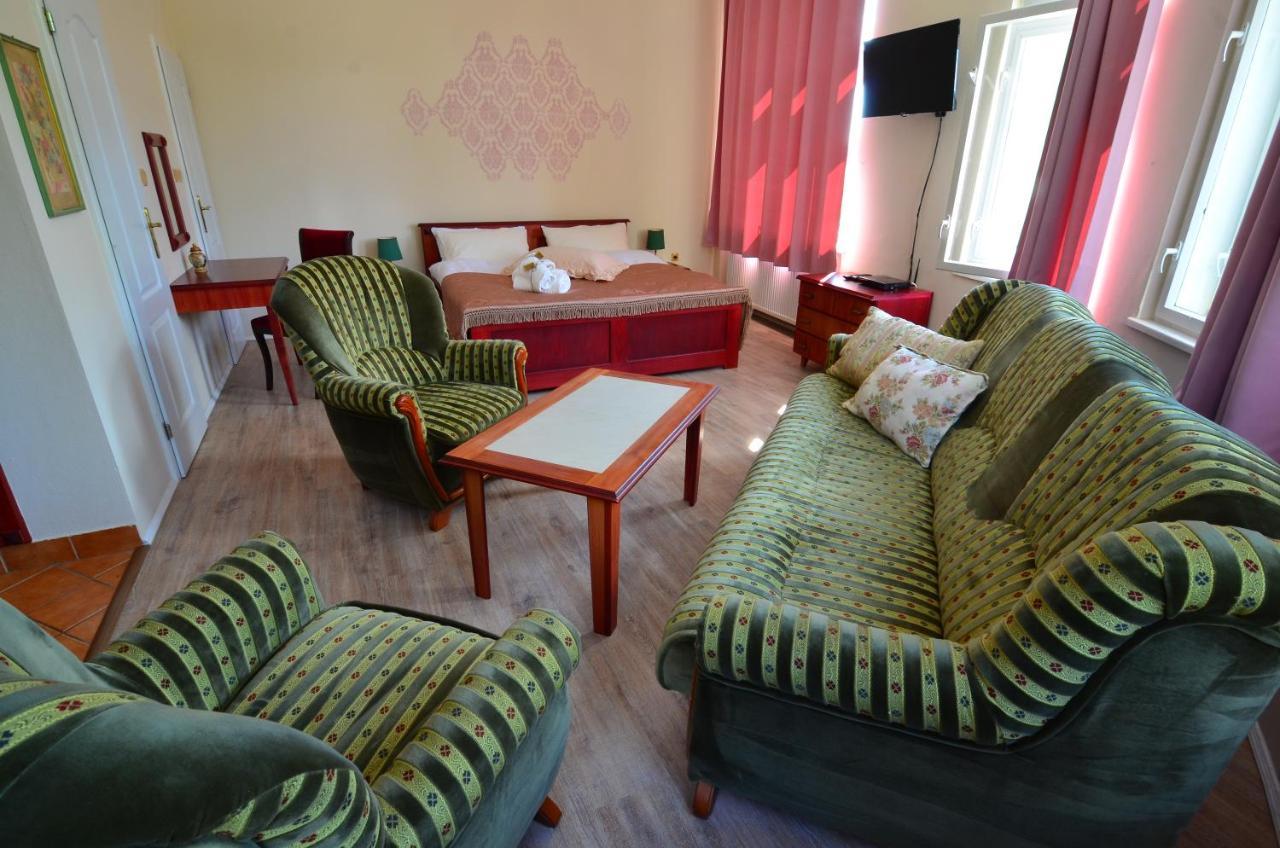 Baronka Bed & Breakfast & Bistrot Betliar Exterior foto